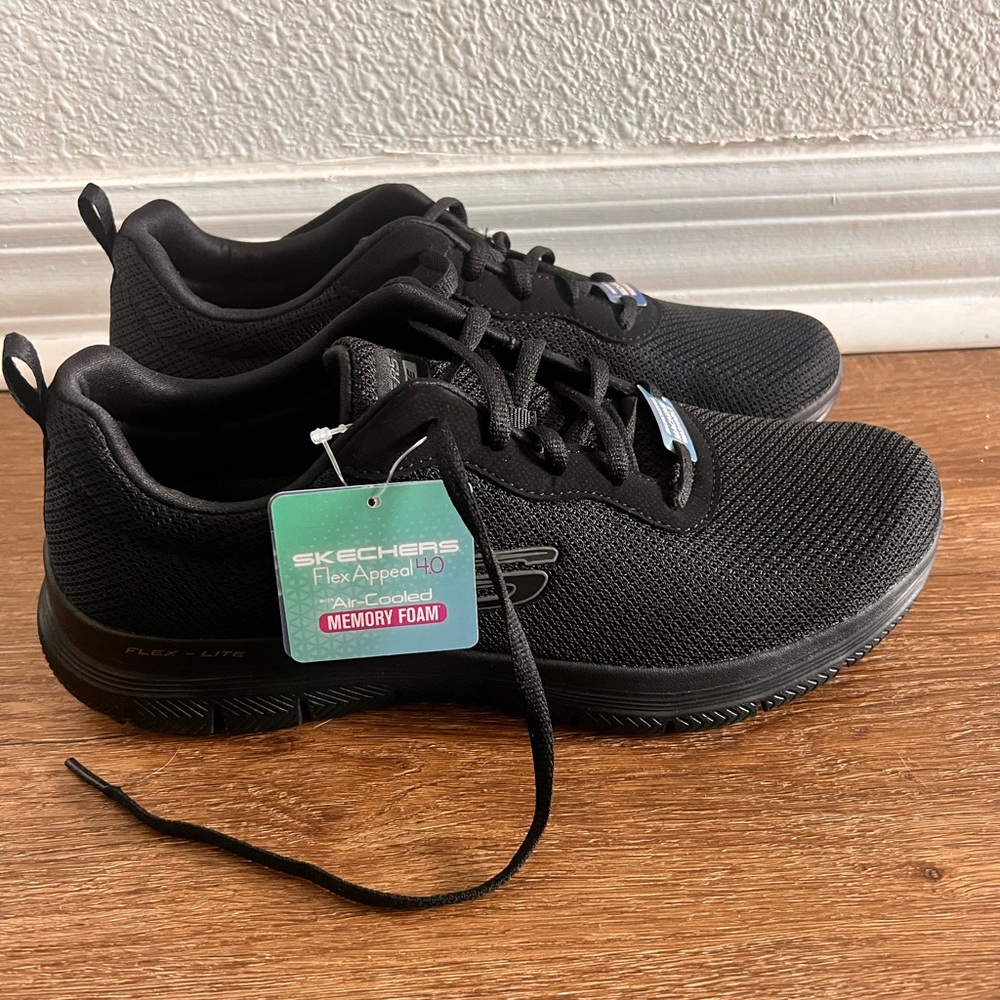 Sketchers Women Flex Appeal 4.0 Memory Foam Size 9 1/2 NEW